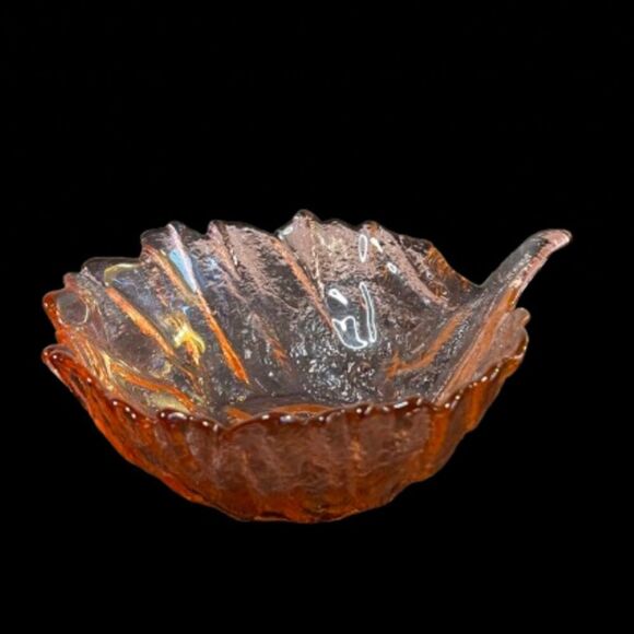 Blenko glass cranberry textured cabbage leaf bowl - Picture 10 of 10